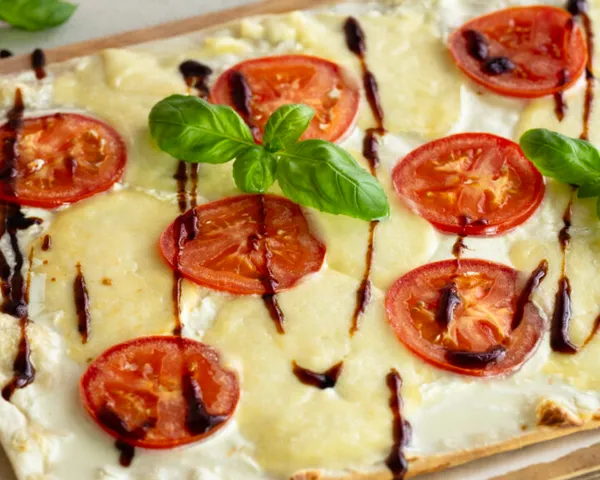 Flammkuchen Tomate-Mozzarella