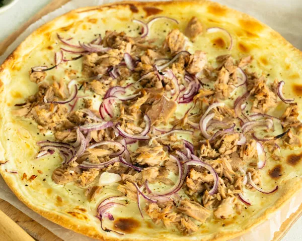 Flammkuchen mit Thunfisch